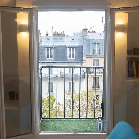 Apartment Design And Bright T2 Balcony Near Montmartre *
